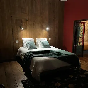 Frühstückspension Mercier De Montigny - Les Du Beffroi - Et Massage, Fougères